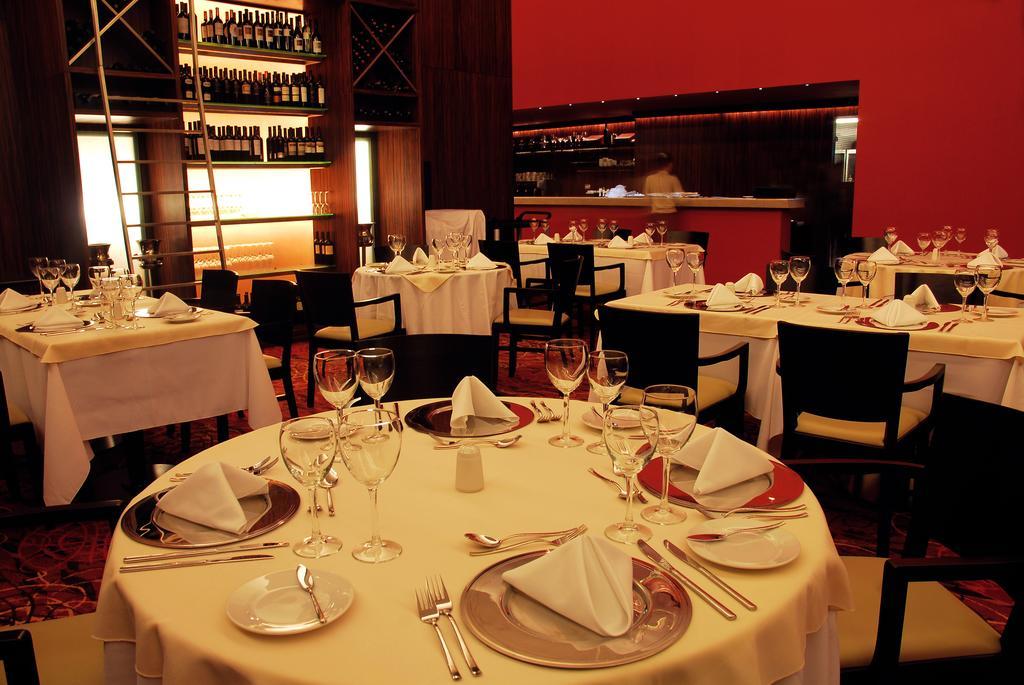Howard Johnson Plaza Resort & Casino Mayorazgo Paraná Eksteriør bilde Restaurant in the hotel