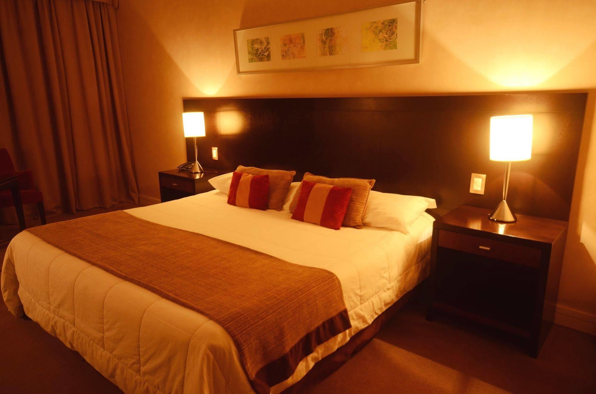 Howard Johnson Plaza Resort & Casino Mayorazgo Paraná Eksteriør bilde A bedroom at the hotel
