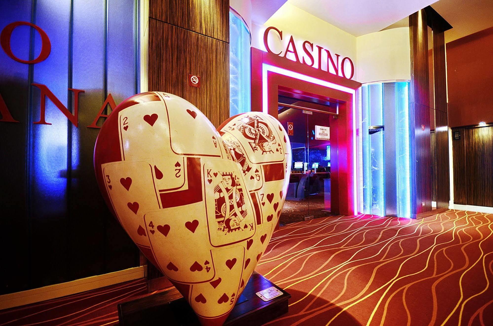 Howard Johnson Plaza Resort & Casino Mayorazgo Paraná Eksteriør bilde Casino