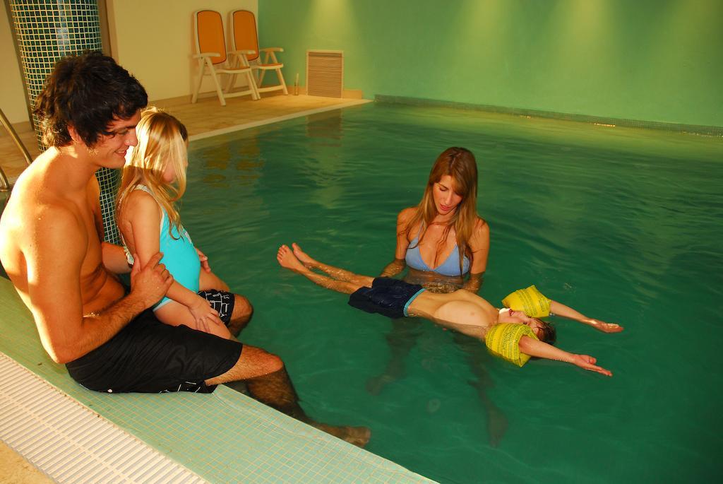 Howard Johnson Plaza Resort & Casino Mayorazgo Paraná Eksteriør bilde A scene from the film