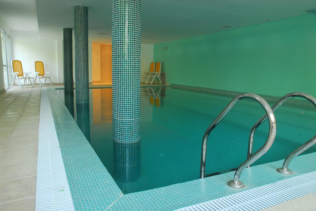 Howard Johnson Plaza Resort & Casino Mayorazgo Paraná Eksteriør bilde A swimming pool